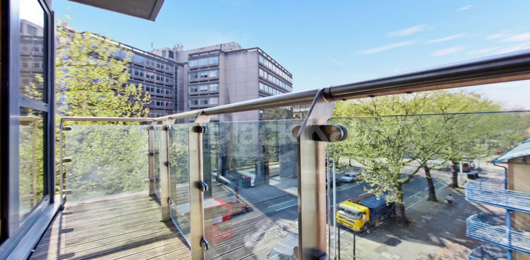 			2 Bedroom, 1 bath, 1 reception Apartment			 Boulevard Mansions.Borough Road, Borough